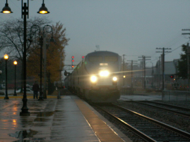 Late Amtrak 4 flying thru