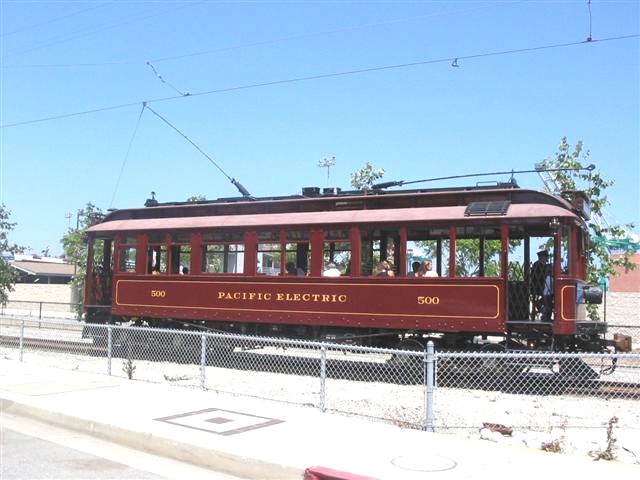 Little_red_street_car_in_San_Pedro