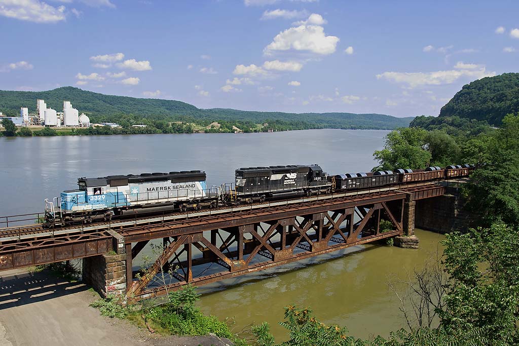 Maersk unit 3329 and sister unit 3330