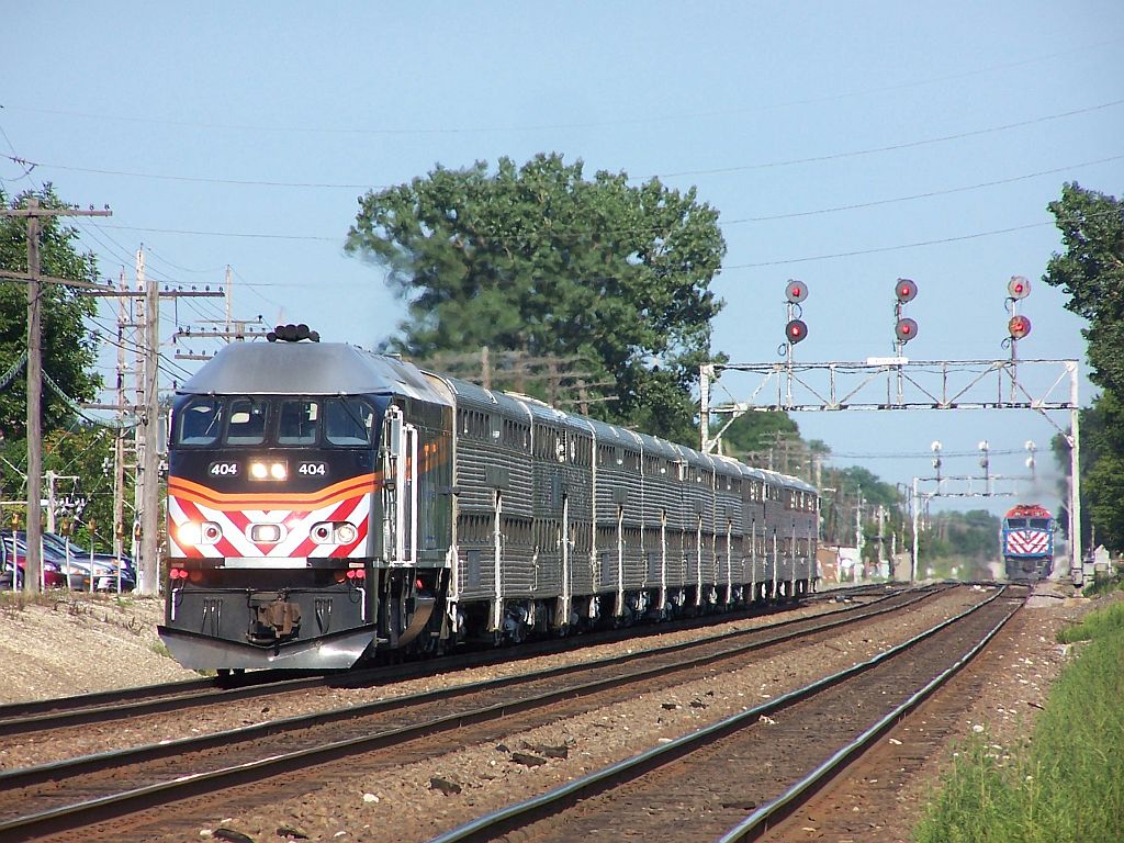 Metra 404 at Downers Grove