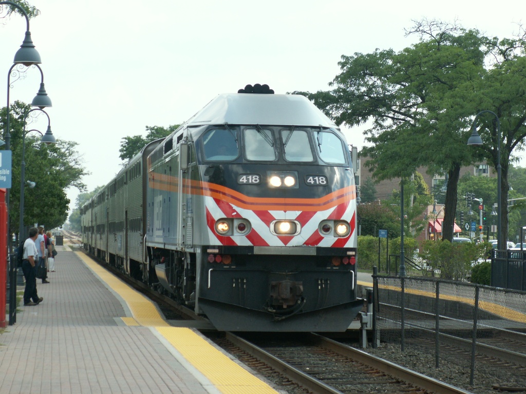 Metra Arriving