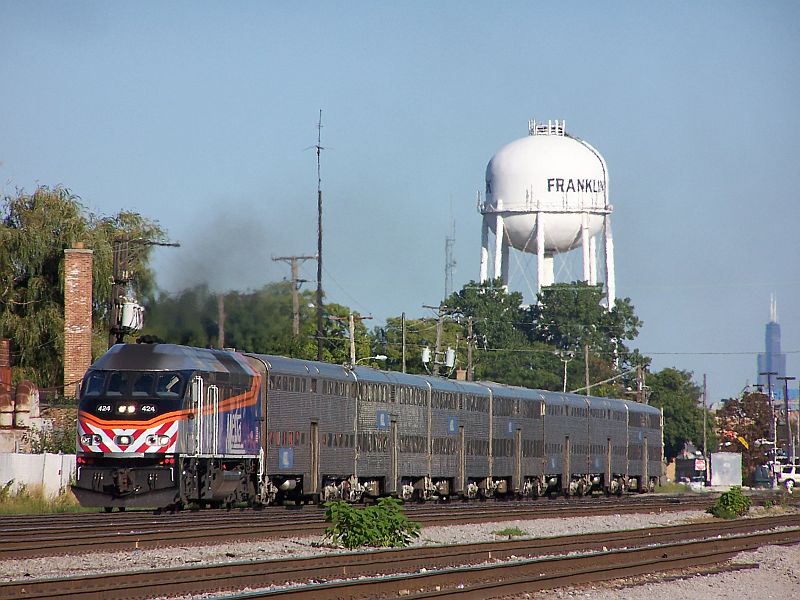 Metra MP36 424 at Franklin Park