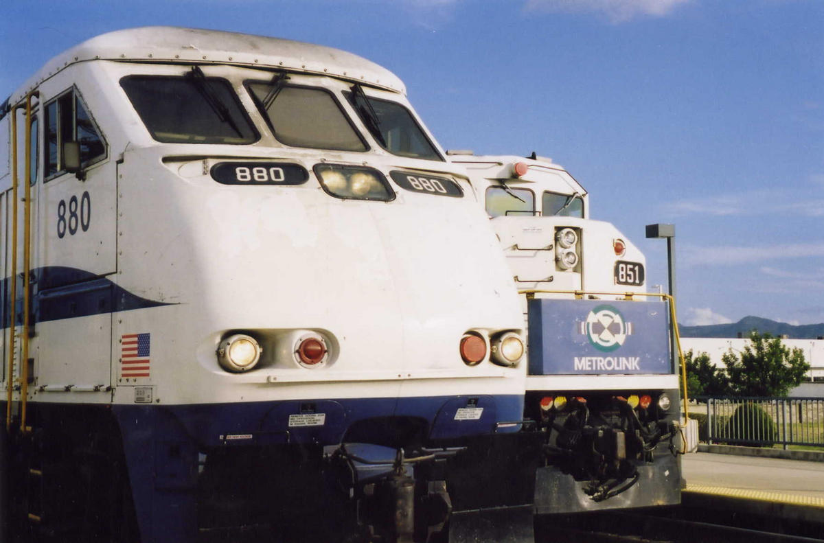 Metrolink 880 & 851 in a Drag Race???