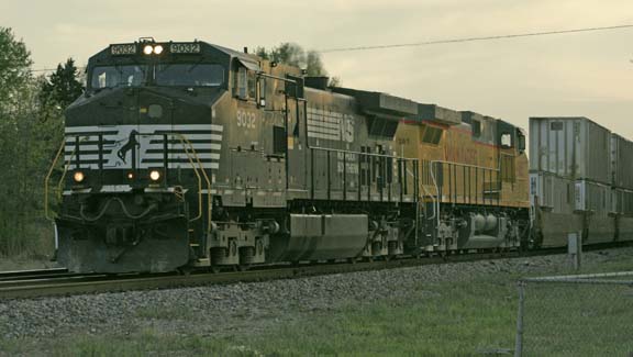 MG_7598-1_NS_and_UP_STACK_Train_Milano_Texas