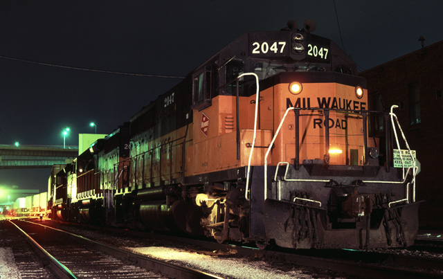 MILW pig train @ nite