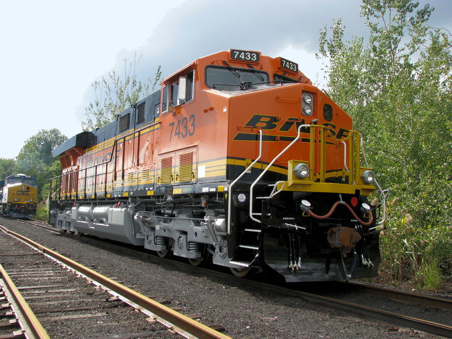 NEW BNSF GE at Erie PA.
