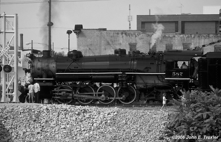 NKP 587