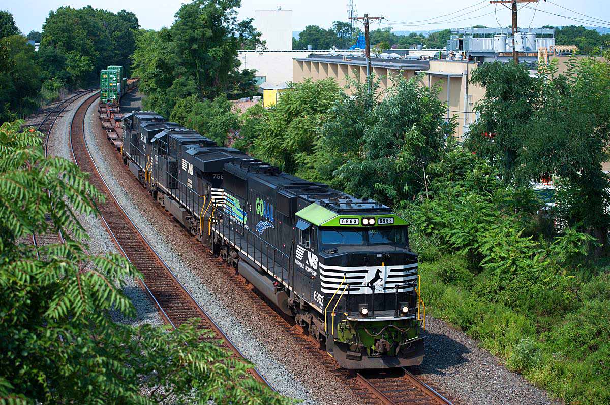 Norfolk Southern "GO RAIL" 6963