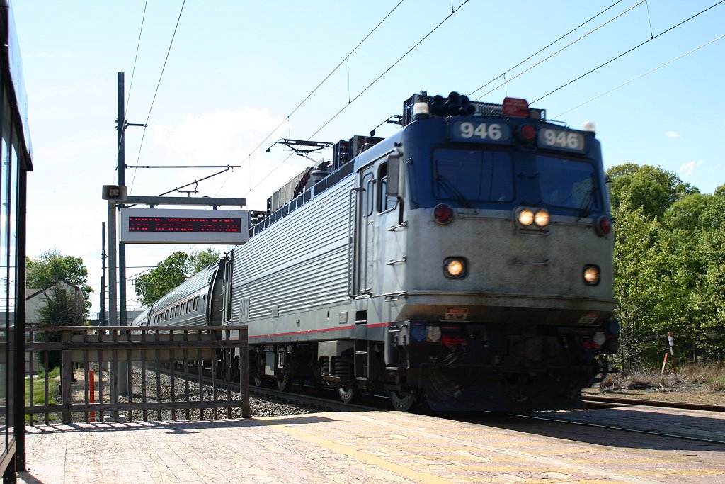 Northbound Amtrak AEM-7