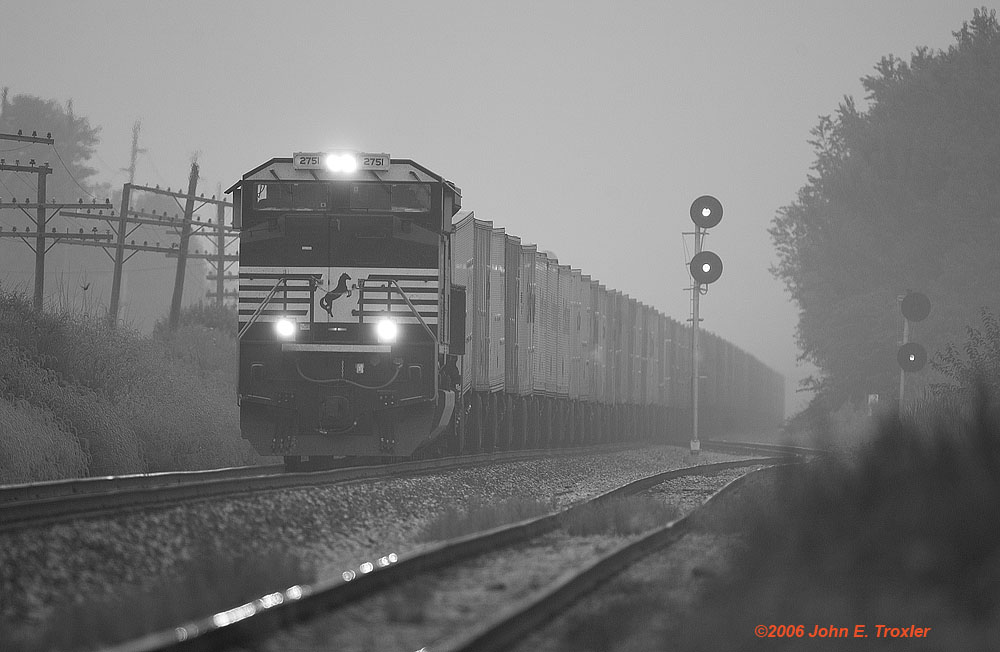 NS 263 TCS RoadRailer
