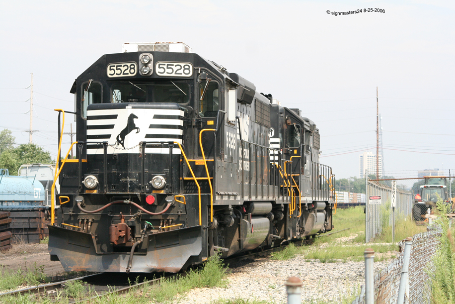 NS 5528 waiting for it's next job, South Bend, IN