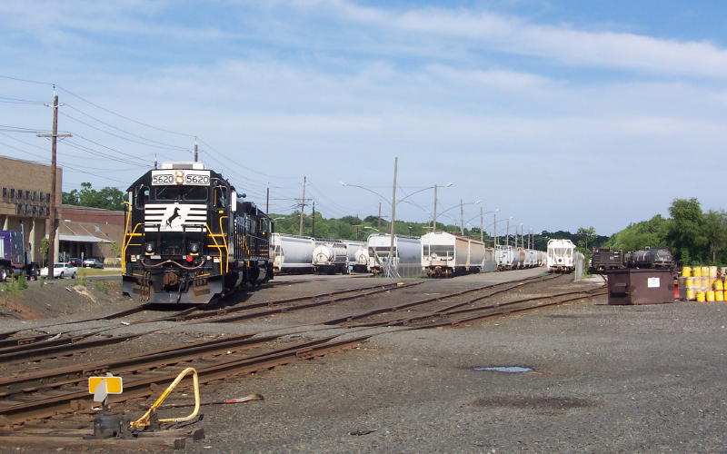NS 5620 in Yard