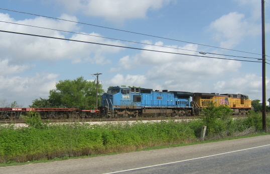 NS 8466.  ex Conrail D8-40CW