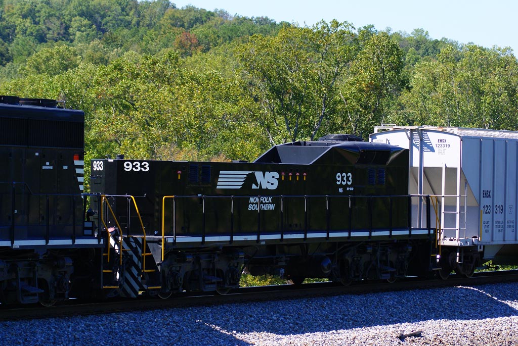 NS 933
