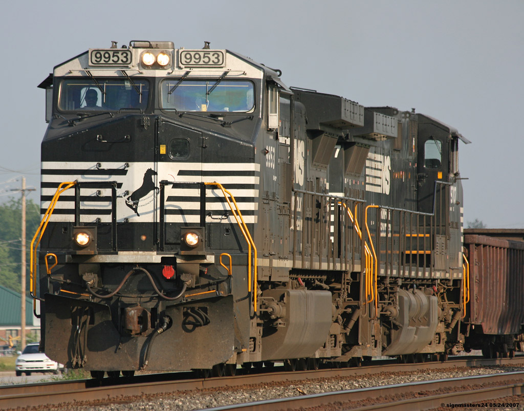 NS #9953 CR45 Midway, IN Waiting on NS 951