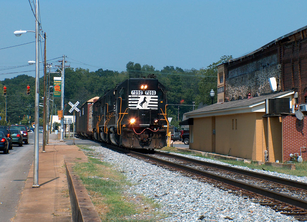 NS A41 Heads West In Alexander City, AL