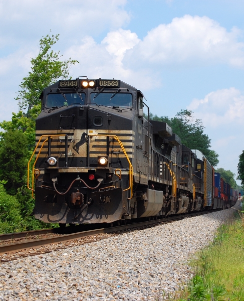 NS Freight at Jeffersontwn,KY