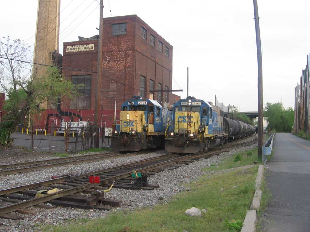 NYS&W crews switch the yard with CSX diesels