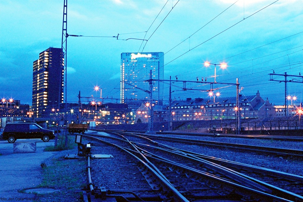 Oslo S at night