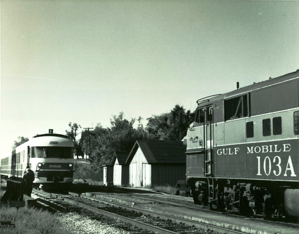Passenger trains meet at Bloomington Il