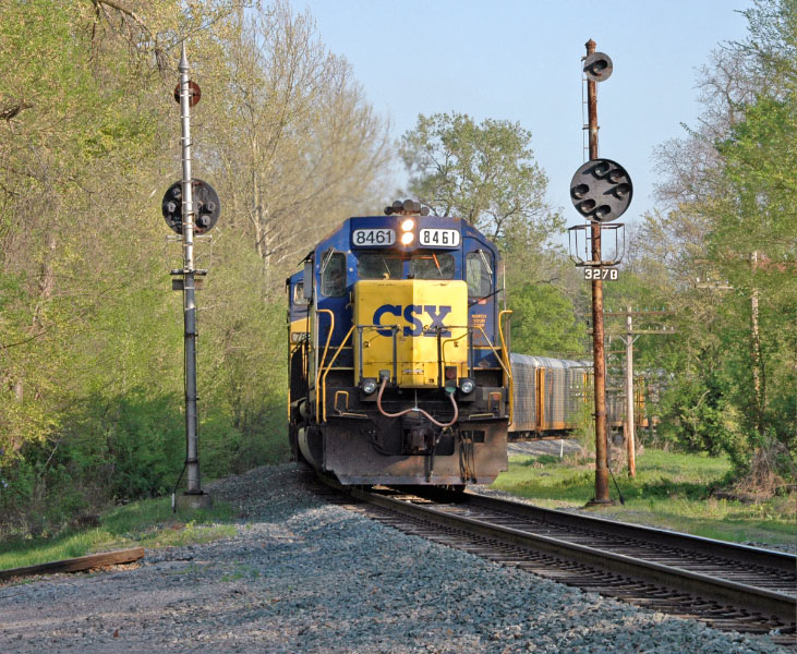 Q-204 splitting the CPLs at Caseyville Illinois