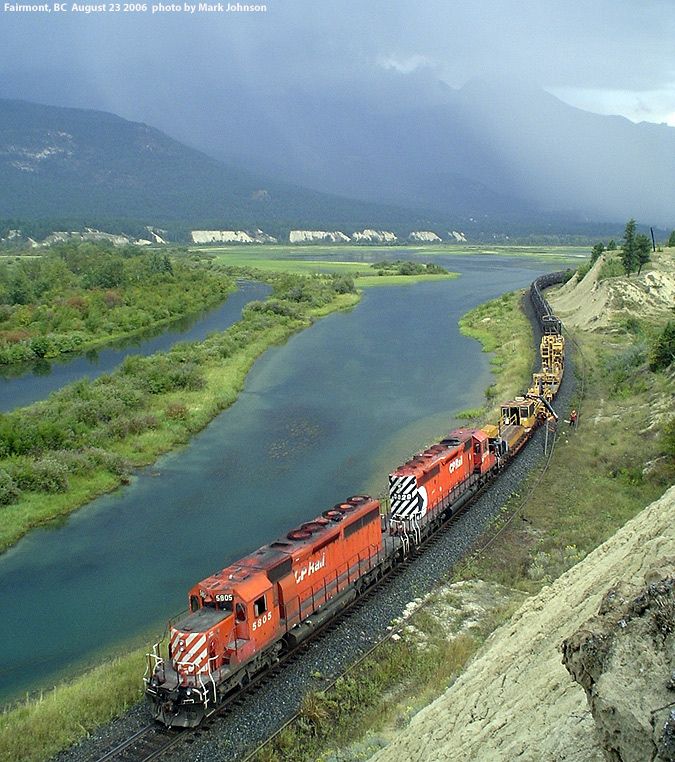 Rail pick up train