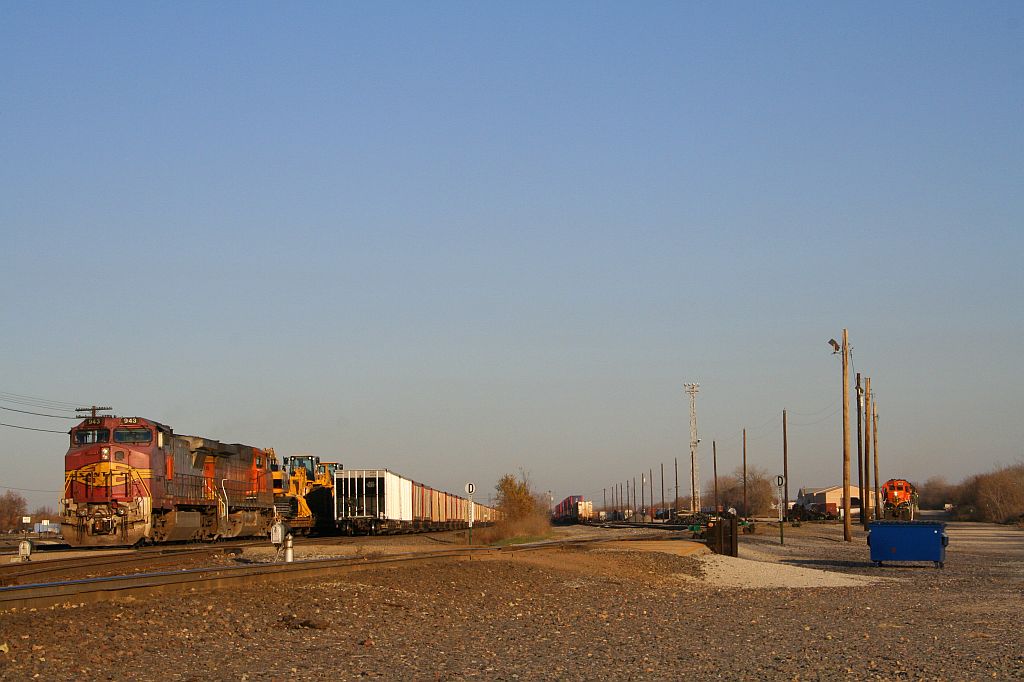 Santa Fe 943 at Eola Yard