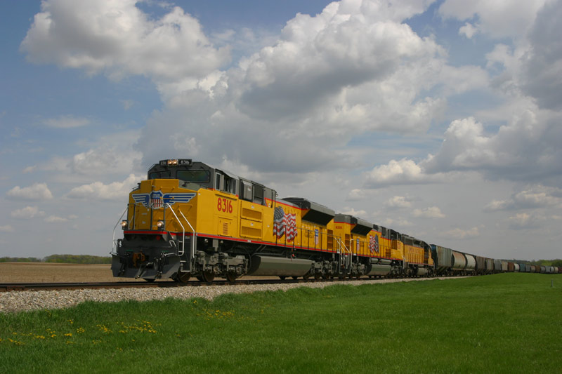 SD70ACe heading home