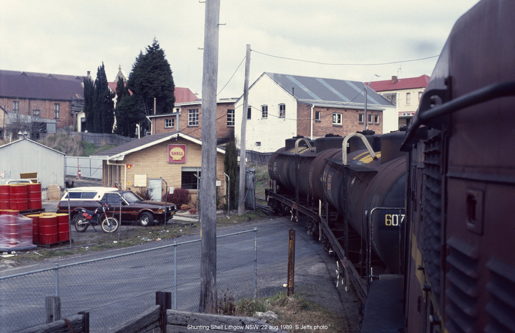 Shunting Shell Lgo 22 aug 1989.JPG