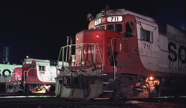 Soo GP30s @ night