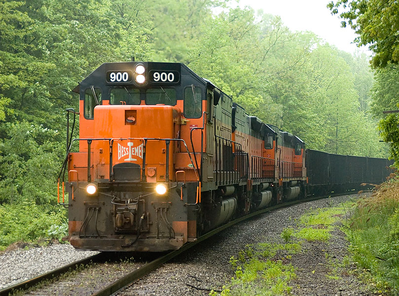 Southbound B&LE #900 at Dorman Rd.