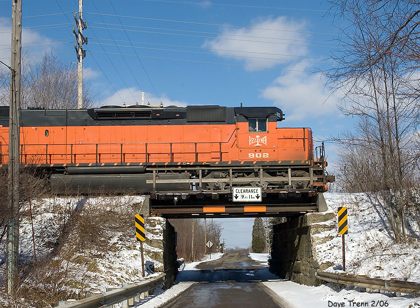 Southbound B&LE 902 on Lexington Road Overpass