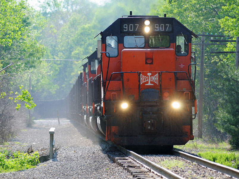 Southbound B&LE 907 grinds uphill
