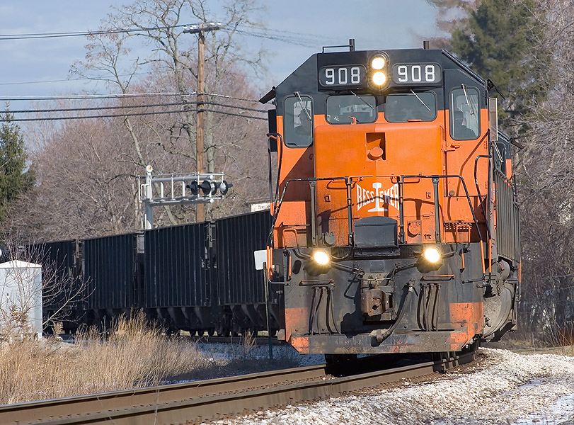 Southbound B&LE #908 Rounds the Curve