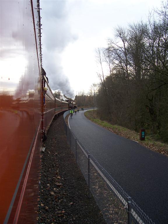 SP&S 700 Pulls The Holiday Express