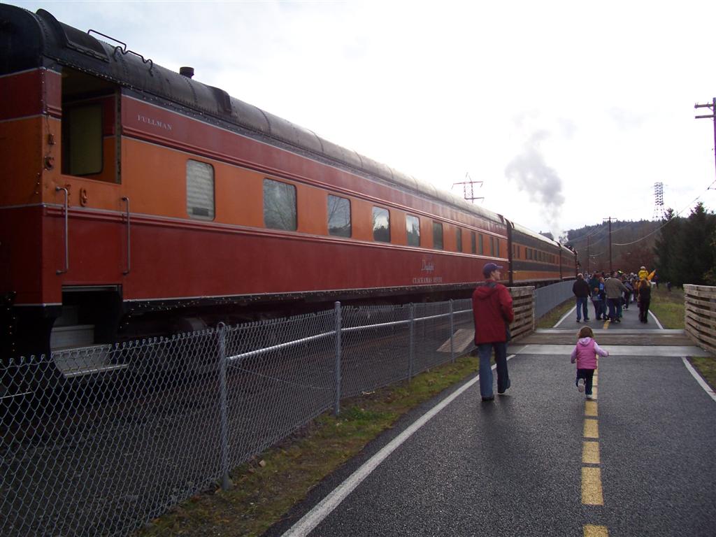 SP&S 700 Pulls The Holiday Express