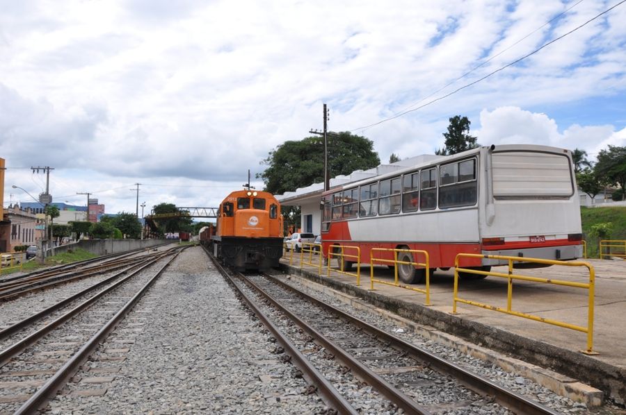 The train and the bus