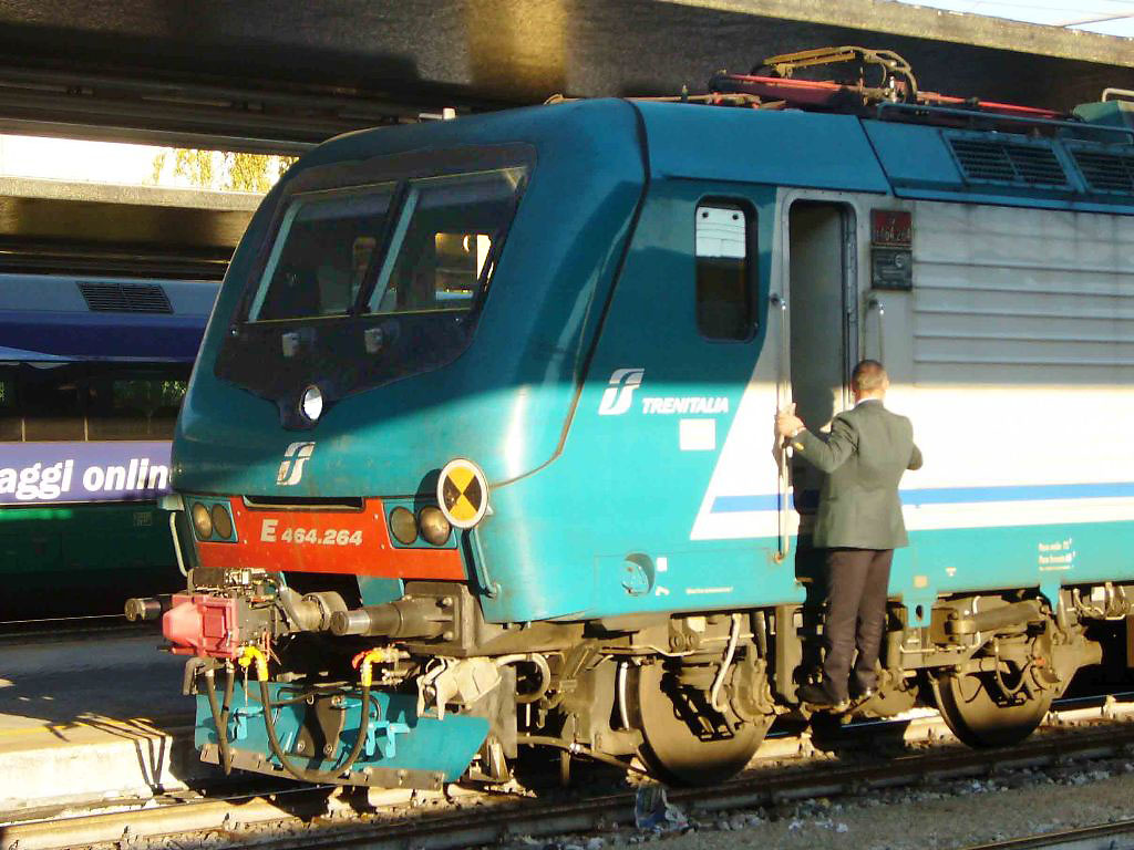 Trenitalia E464-264