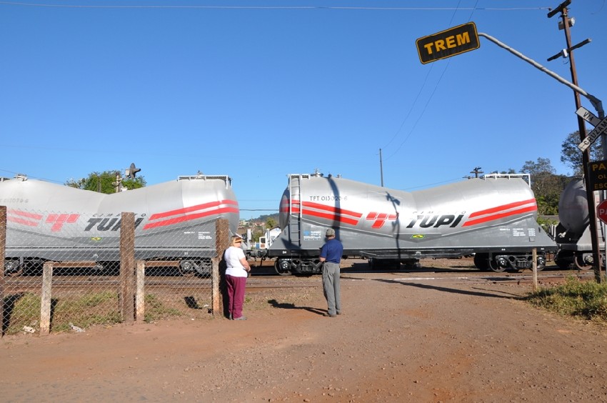 Tupi cement cars