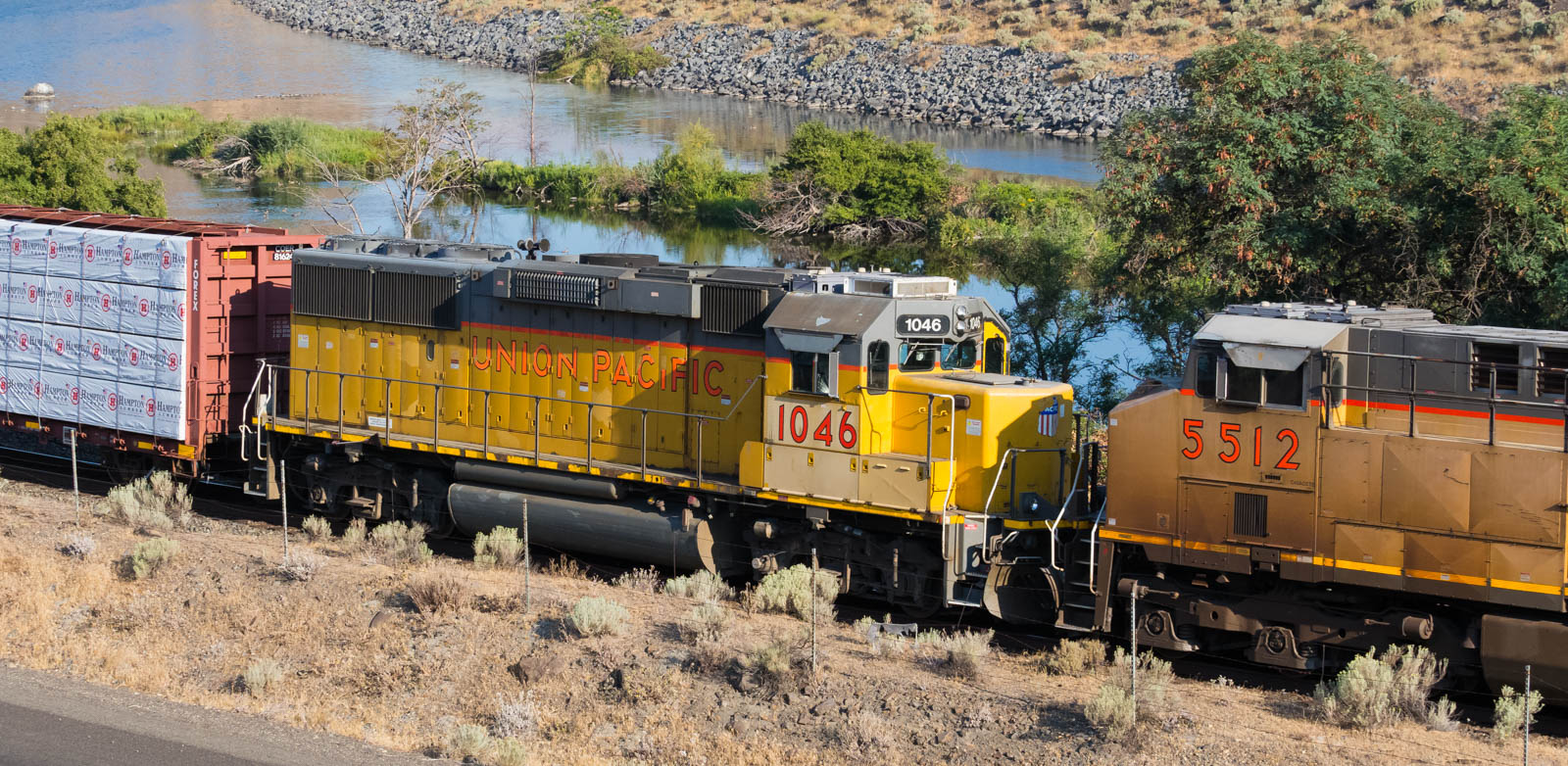 UP 1046 at MP-99.jpg
