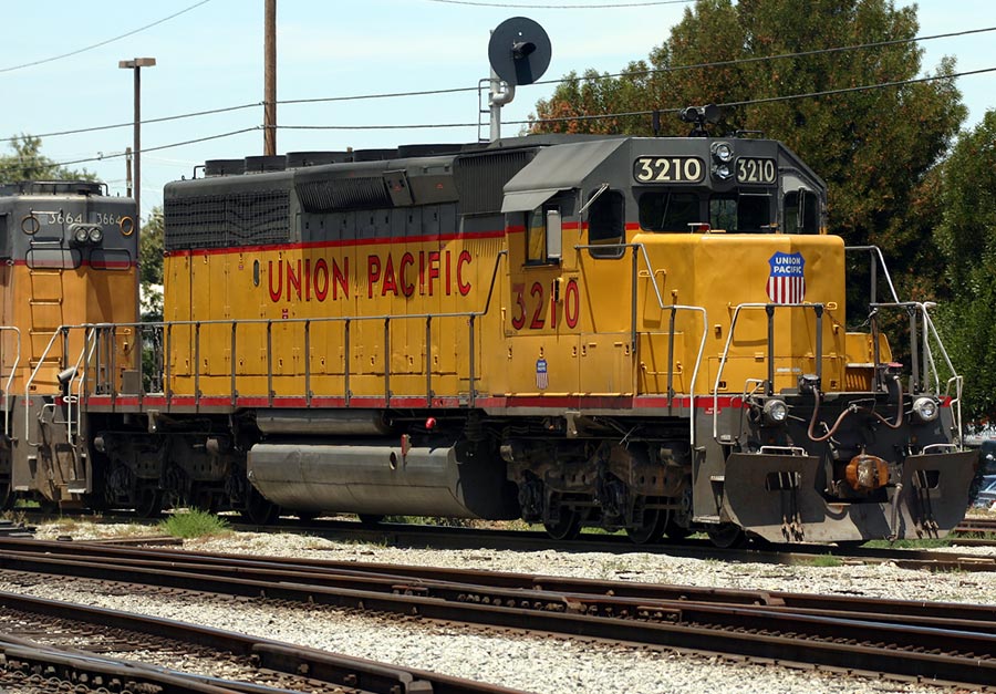 UP 3210 EMD SD40-2