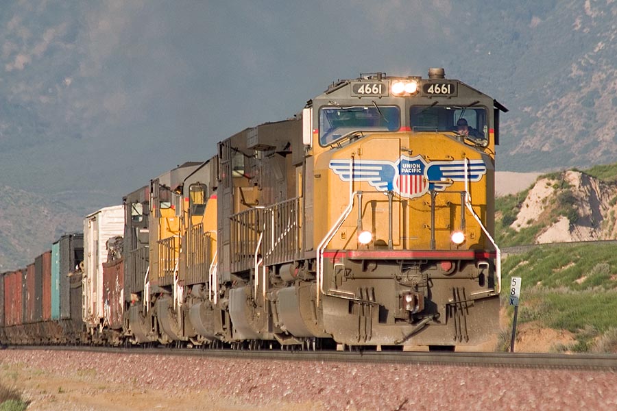 UP 4661 in Cajon Pass