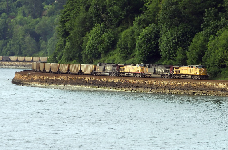 UP Coal along the Sound