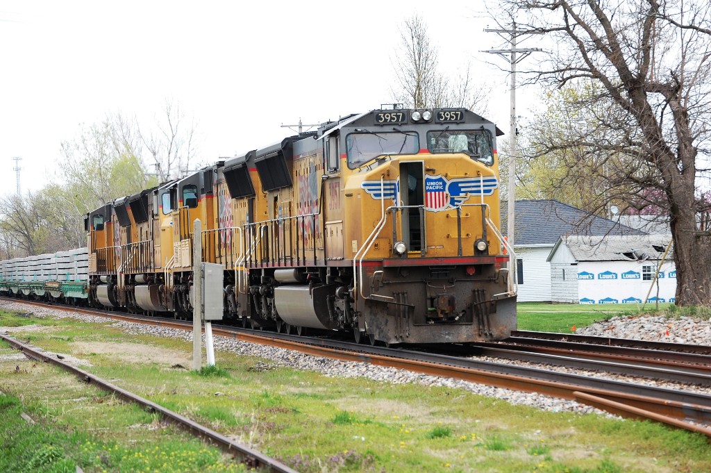 UP Concrete Tie Ttain McLean Il