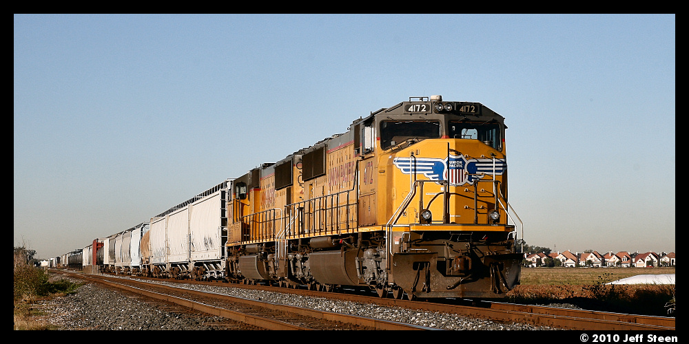 UP eastbound train waiting to get into Houston