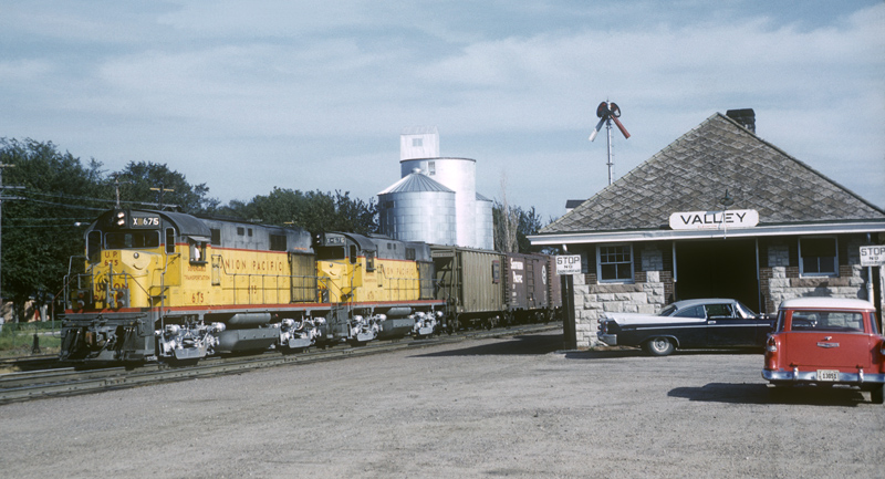 UP RS-27 #675, Valley, NE, Sept. 2, 1962, photo by Lou Schmitz