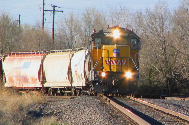 UP Y558 Doing the yard shuffle