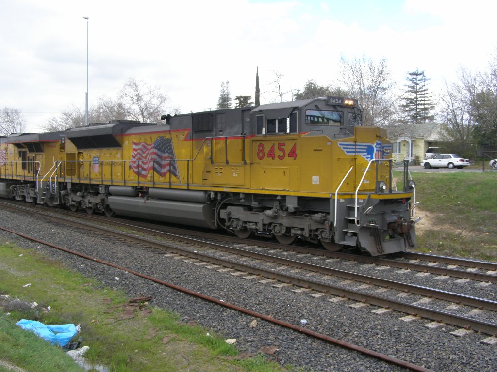 UP8454