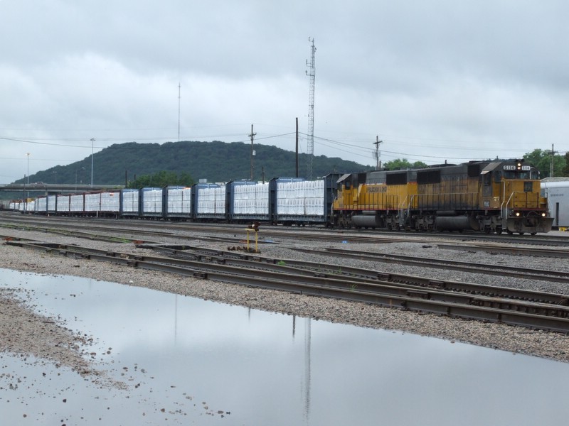 Watco trainthrough Tulsa, OK yard