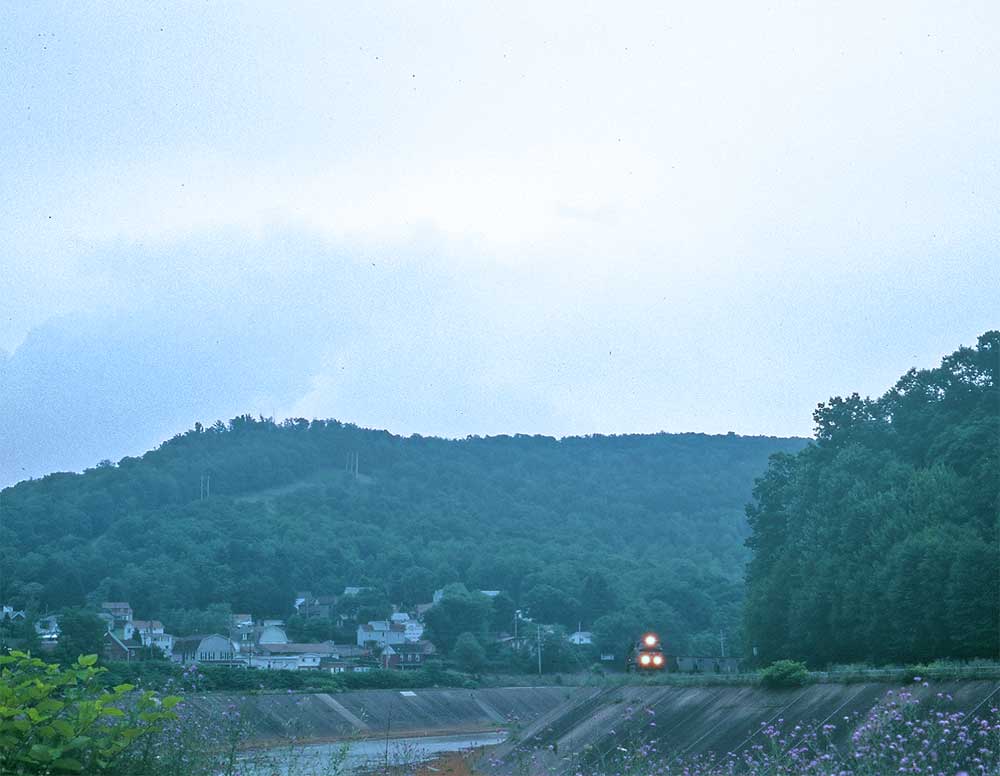 WB Coal Train Nears SG